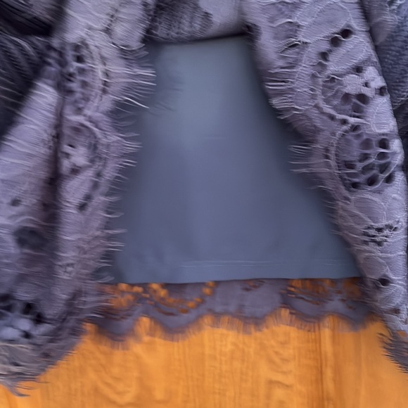 Slate blue lace sleeveless lined blouse - Picture 2 of 4